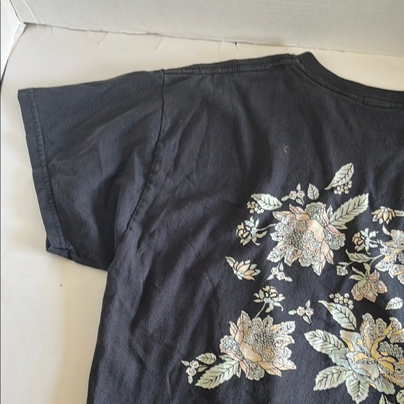 Lost Black Short Sleeve Tee with Subtle Design - Picture 7 of 10